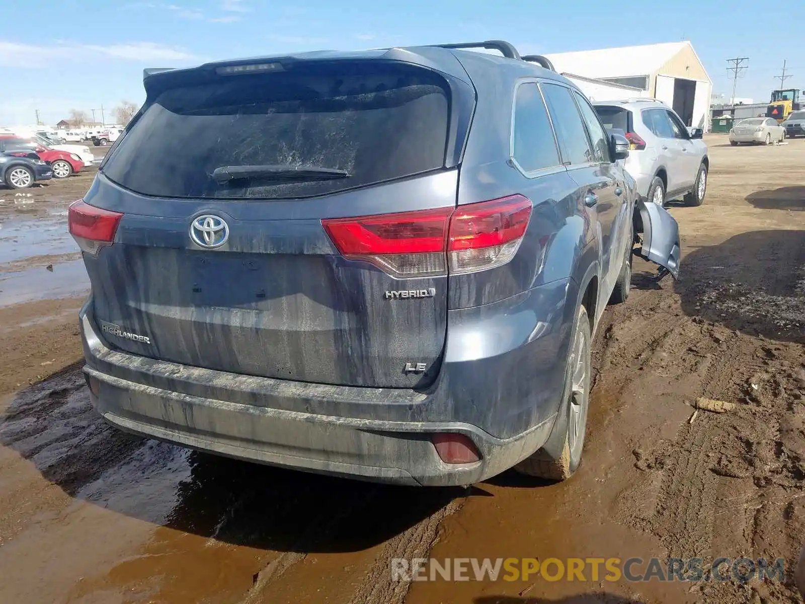 4 Photograph of a damaged car 5TDBGRFH4KS062295 TOYOTA HIGHLANDER 2019