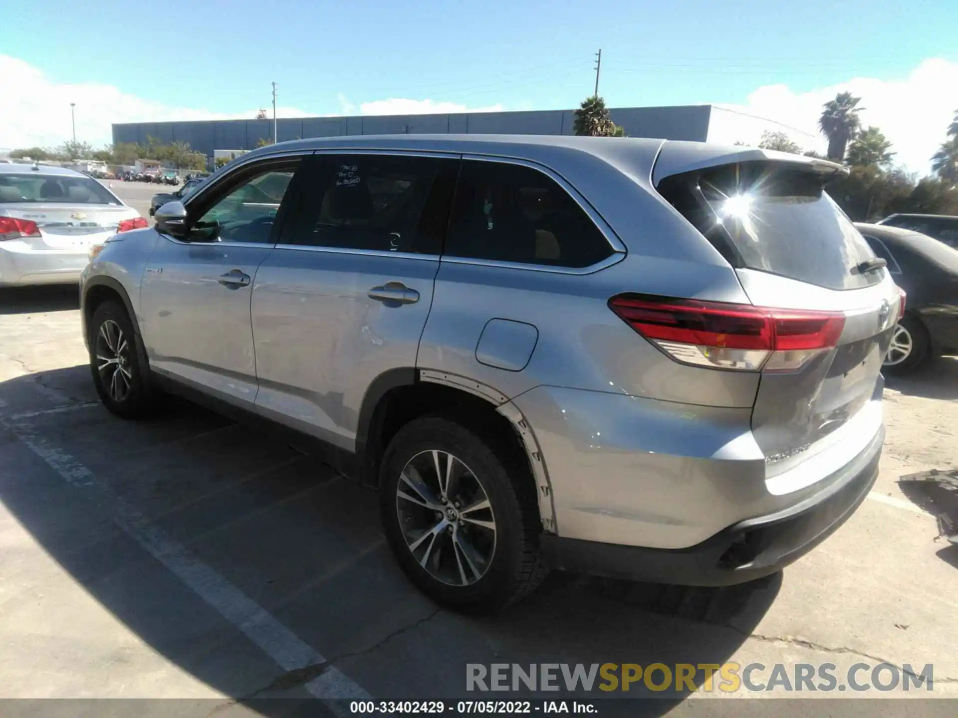 3 Photograph of a damaged car 5TDBGRFH4KS078173 TOYOTA HIGHLANDER 2019