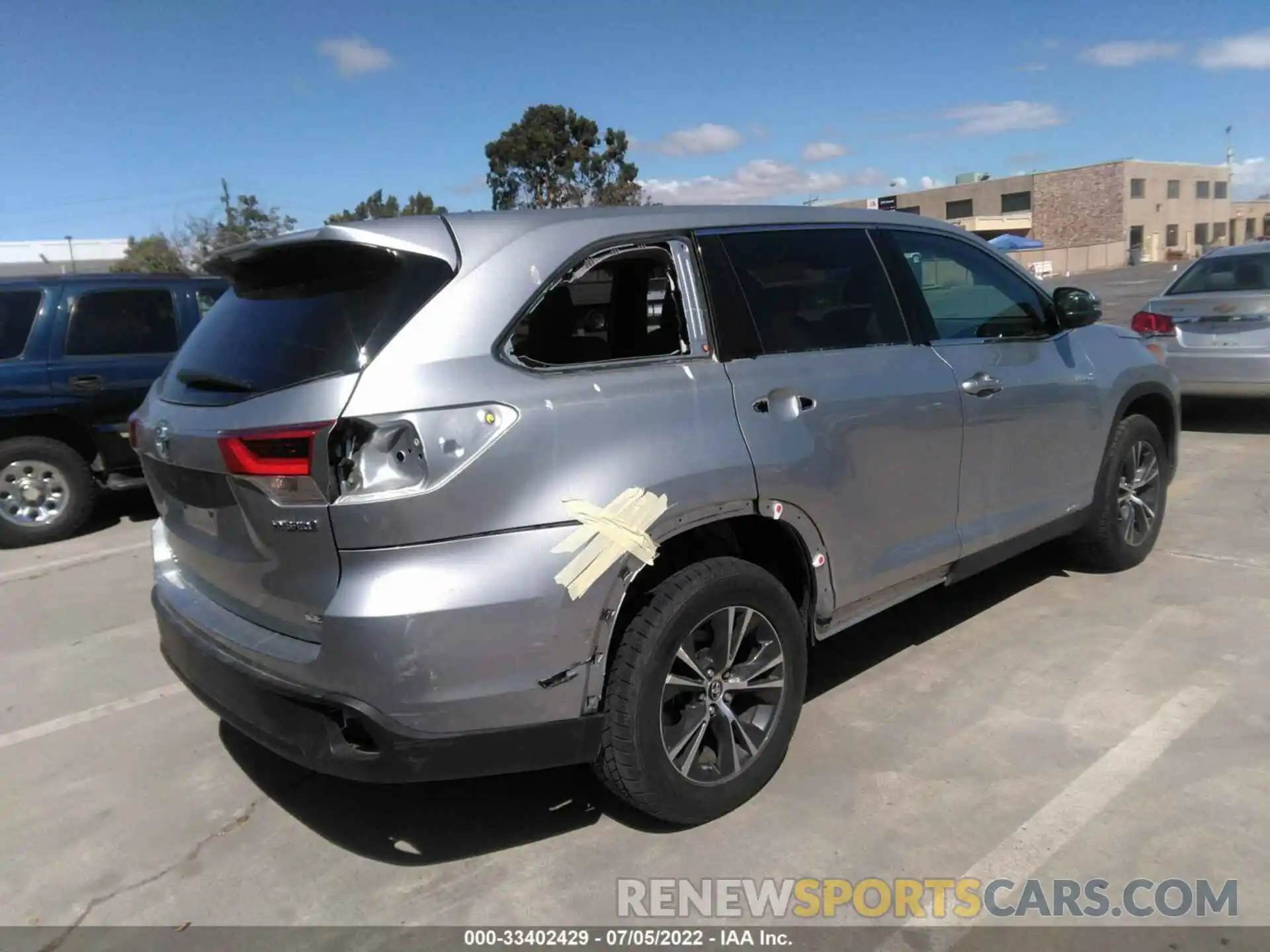 4 Photograph of a damaged car 5TDBGRFH4KS078173 TOYOTA HIGHLANDER 2019