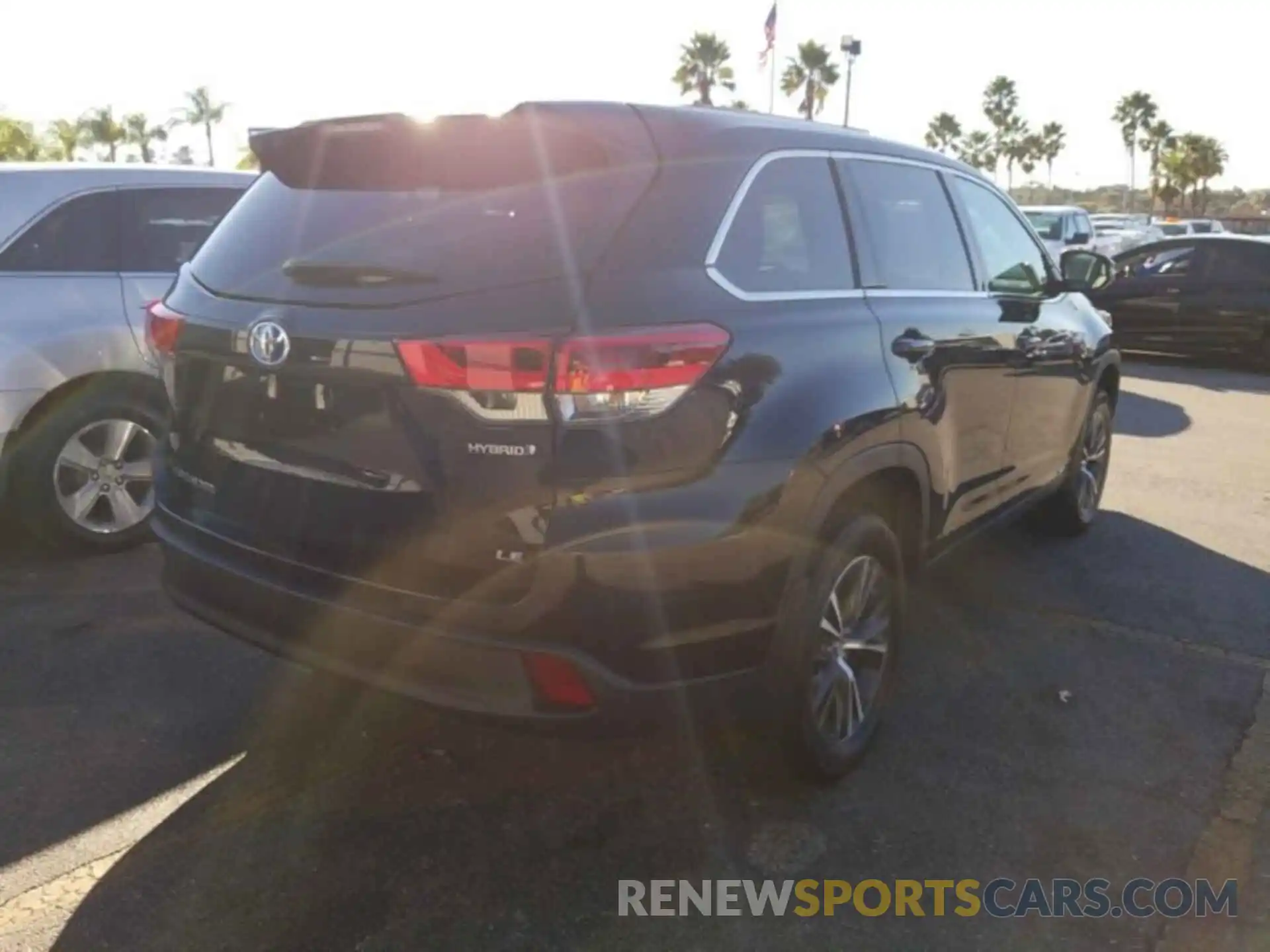 11 Photograph of a damaged car 5TDBGRFH5KS068266 TOYOTA HIGHLANDER 2019