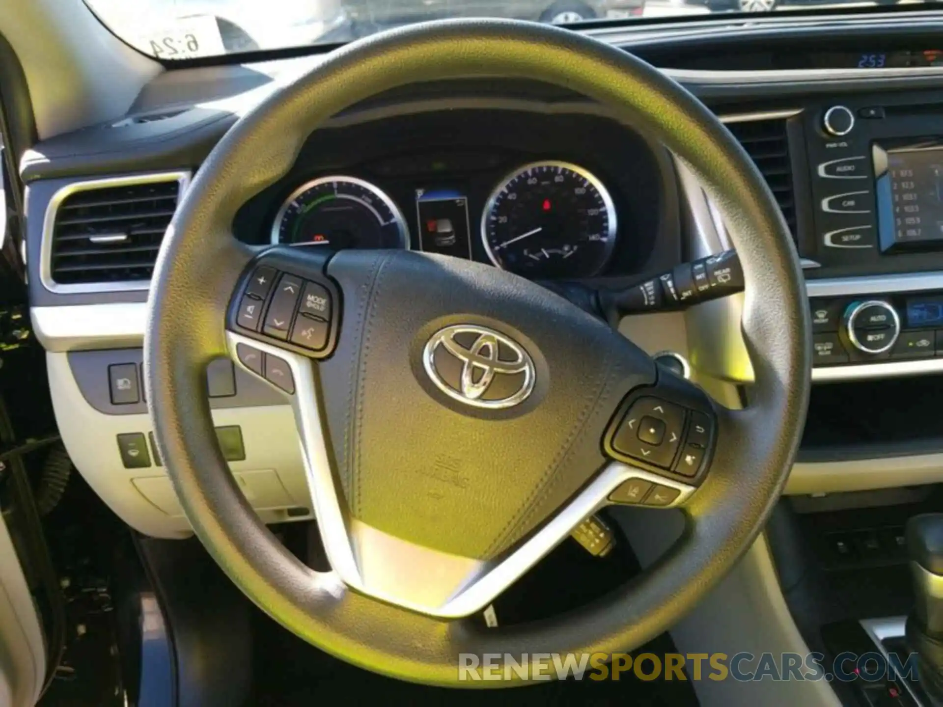 13 Photograph of a damaged car 5TDBGRFH5KS068266 TOYOTA HIGHLANDER 2019