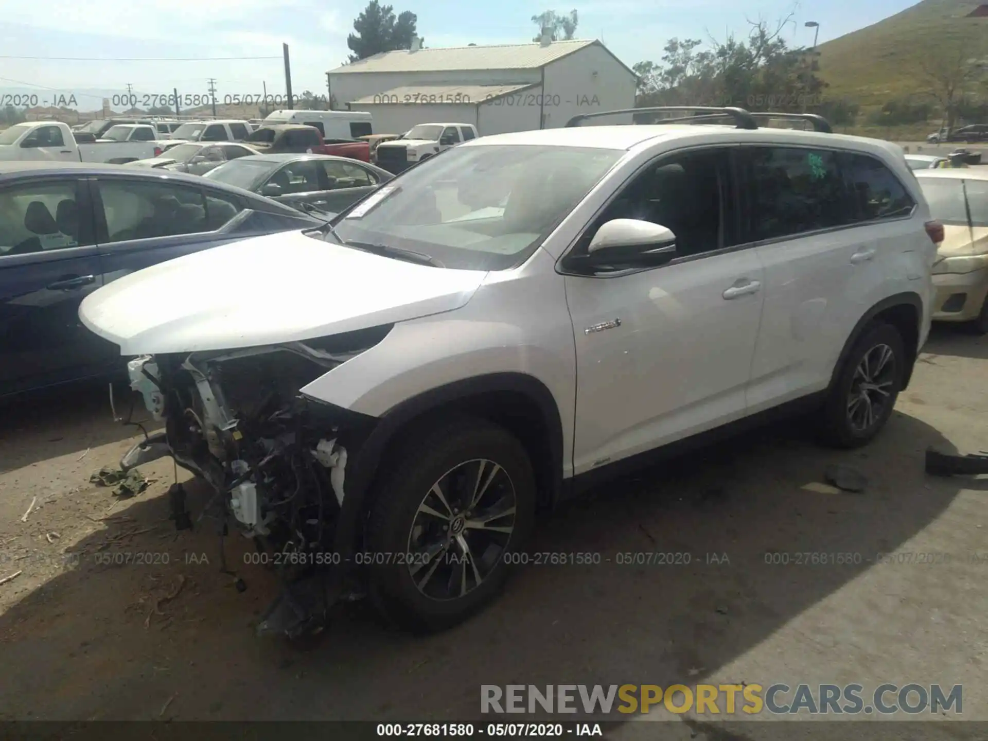 2 Photograph of a damaged car 5TDBGRFH6KS074335 TOYOTA HIGHLANDER 2019