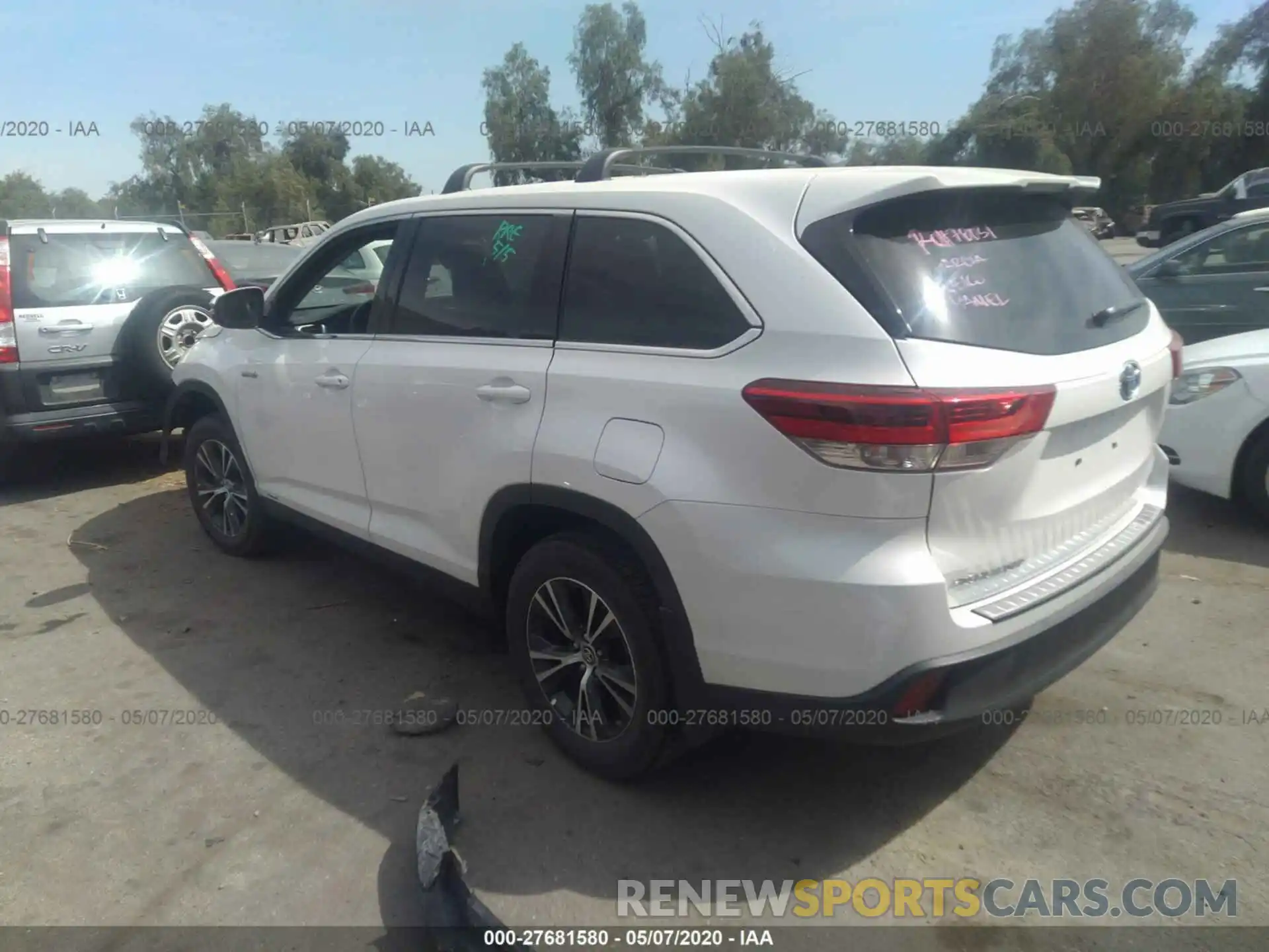 3 Photograph of a damaged car 5TDBGRFH6KS074335 TOYOTA HIGHLANDER 2019