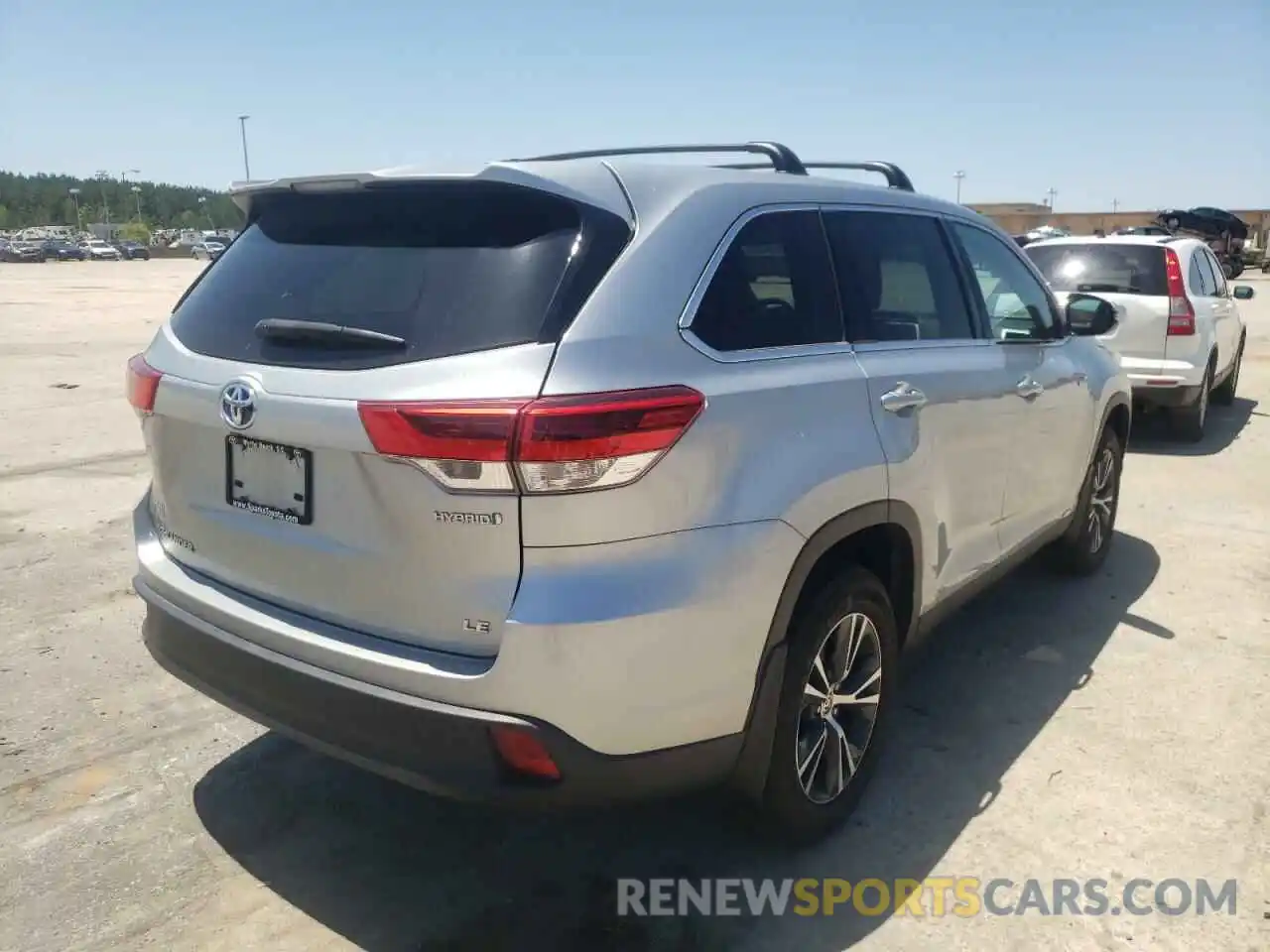 4 Photograph of a damaged car 5TDBGRFH6KS078403 TOYOTA HIGHLANDER 2019