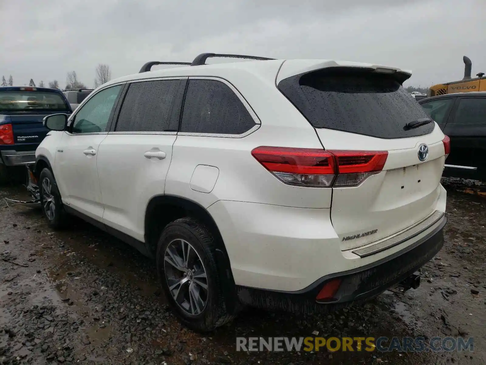 3 Photograph of a damaged car 5TDBGRFH7KS062503 TOYOTA HIGHLANDER 2019