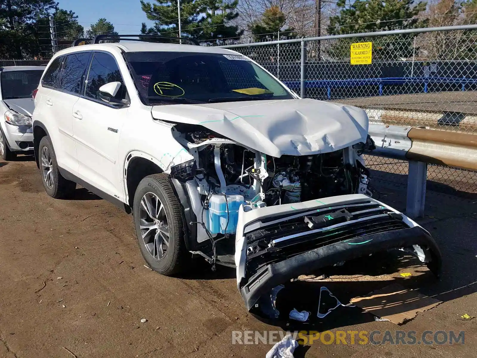 1 Photograph of a damaged car 5TDBGRFH7KS063215 TOYOTA HIGHLANDER 2019