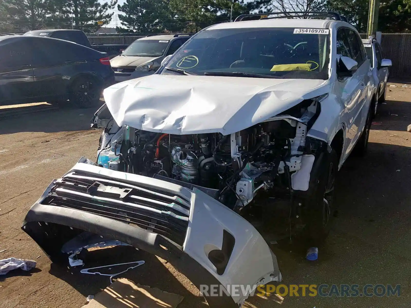 2 Photograph of a damaged car 5TDBGRFH7KS063215 TOYOTA HIGHLANDER 2019