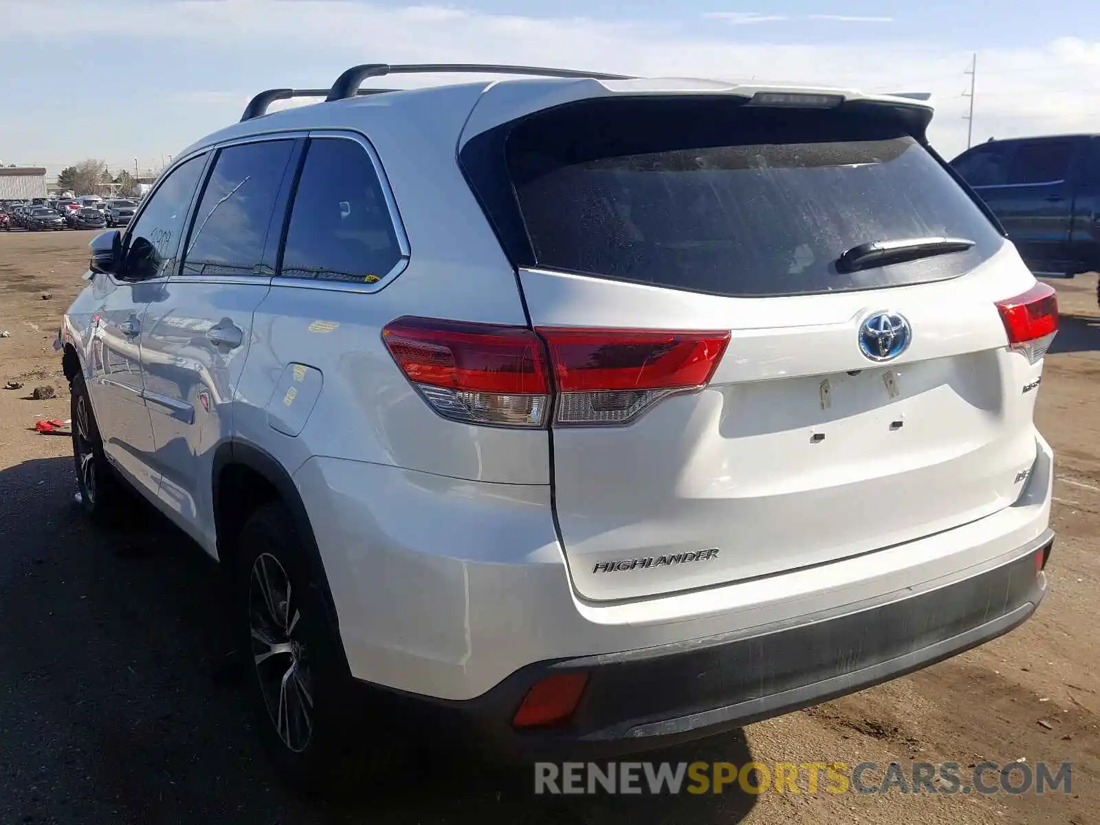 3 Photograph of a damaged car 5TDBGRFH7KS063215 TOYOTA HIGHLANDER 2019