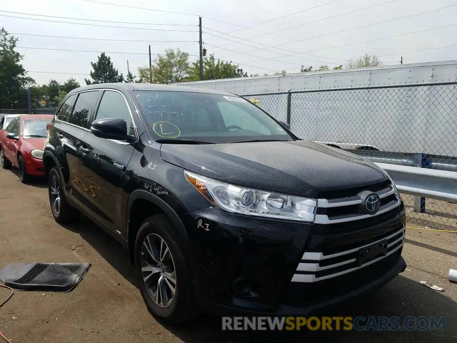 1 Photograph of a damaged car 5TDBGRFH7KS072125 TOYOTA HIGHLANDER 2019