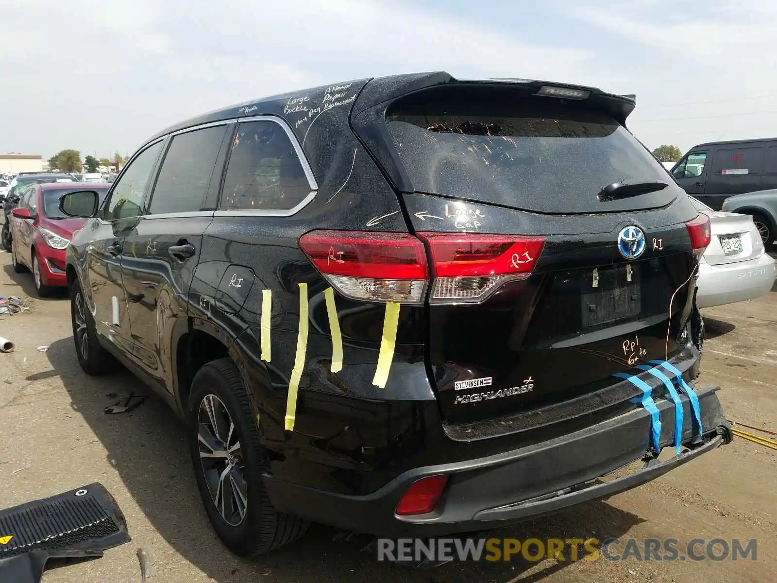 3 Photograph of a damaged car 5TDBGRFH7KS072125 TOYOTA HIGHLANDER 2019