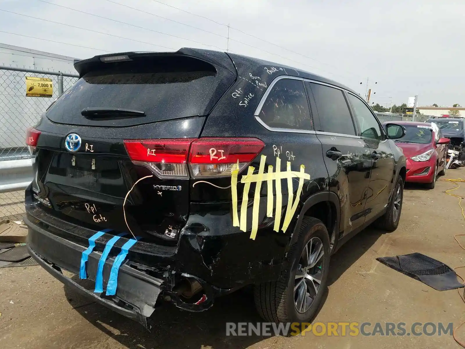 4 Фотография поврежденного автомобиля 5TDBGRFH7KS072125 TOYOTA HIGHLANDER 2019