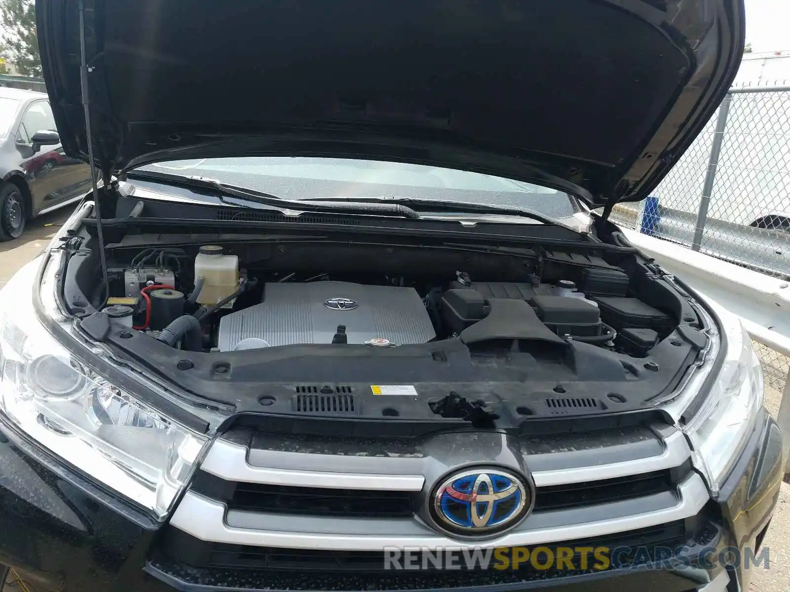 7 Photograph of a damaged car 5TDBGRFH7KS072125 TOYOTA HIGHLANDER 2019