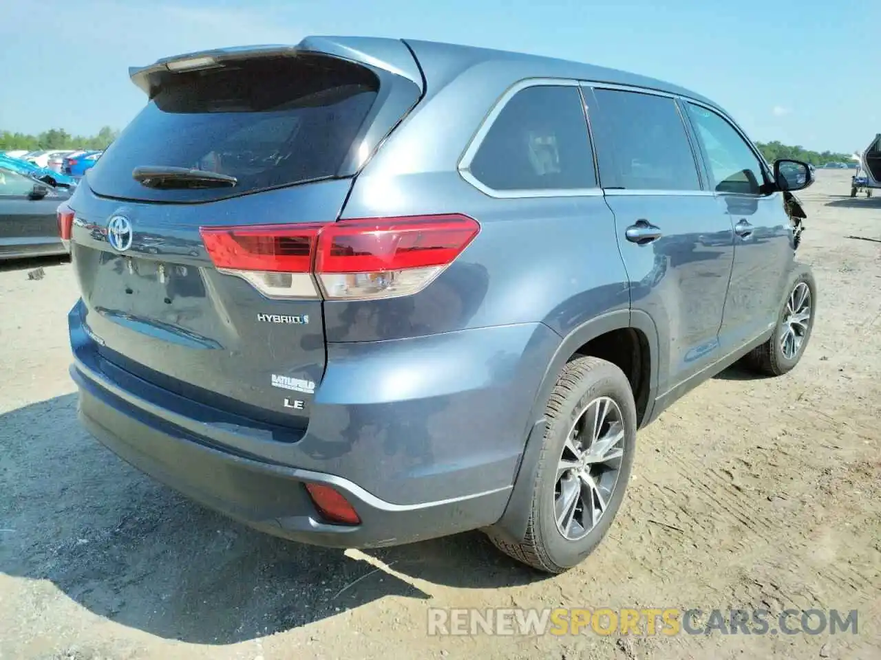 4 Photograph of a damaged car 5TDBGRFH8KS063322 TOYOTA HIGHLANDER 2019