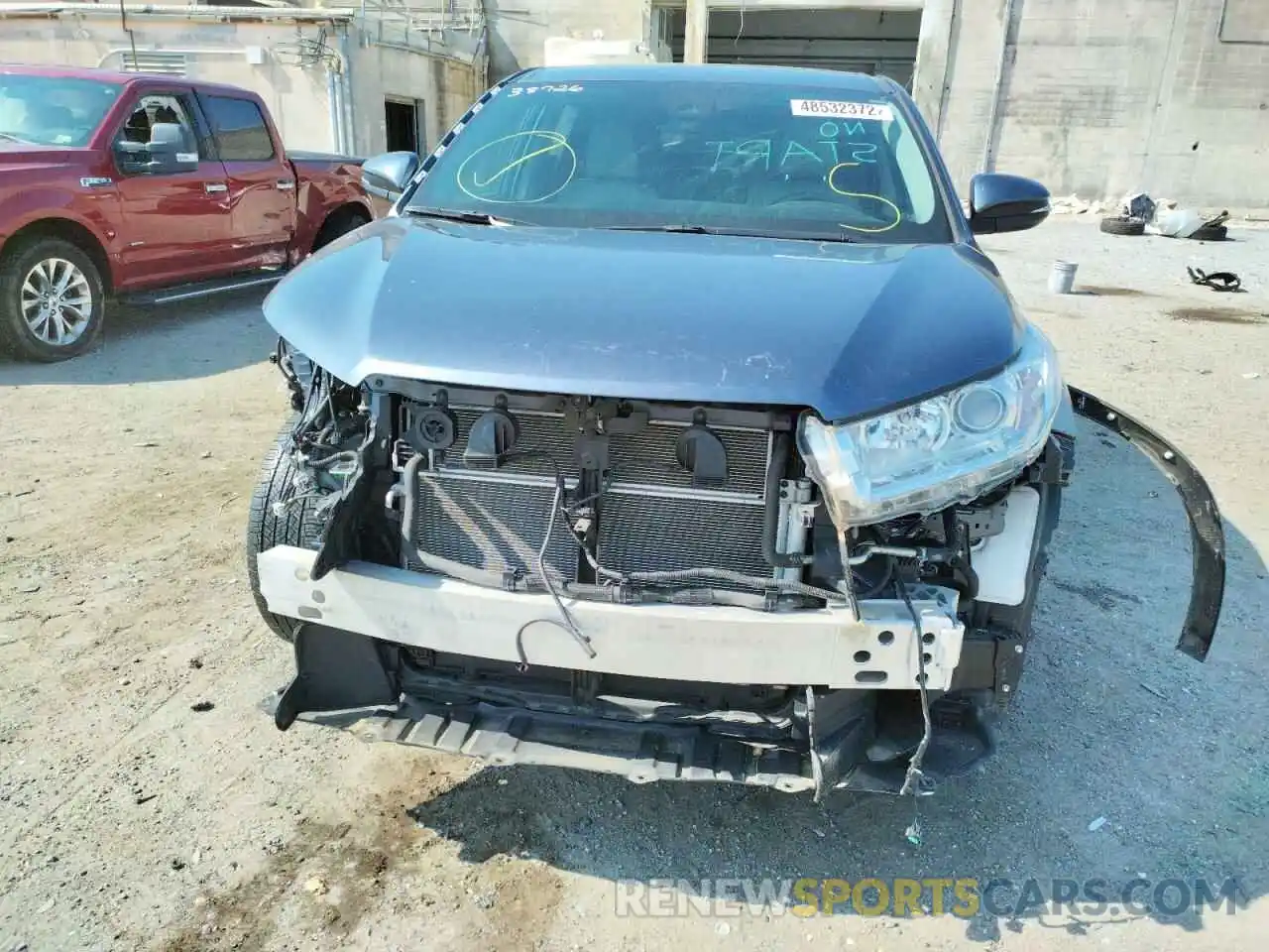 9 Photograph of a damaged car 5TDBGRFH8KS063322 TOYOTA HIGHLANDER 2019