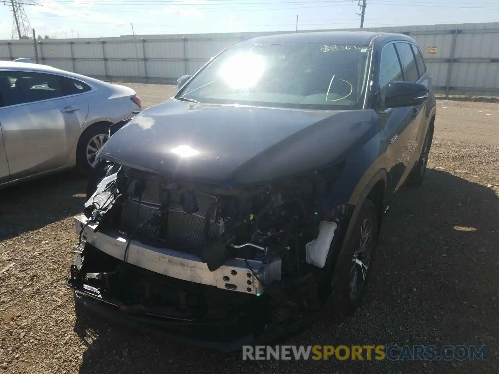 2 Photograph of a damaged car 5TDBGRFH9KS067718 TOYOTA HIGHLANDER 2019