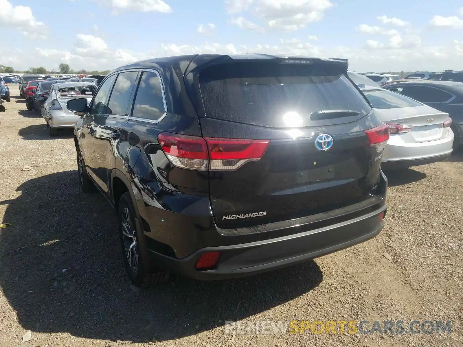 3 Photograph of a damaged car 5TDBGRFH9KS067718 TOYOTA HIGHLANDER 2019