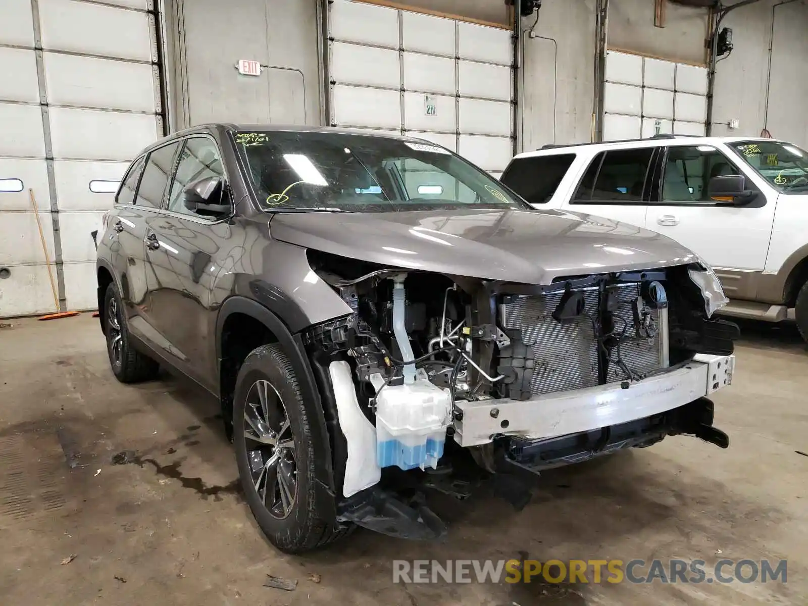 1 Photograph of a damaged car 5TDBZRFH0KS701637 TOYOTA HIGHLANDER 2019