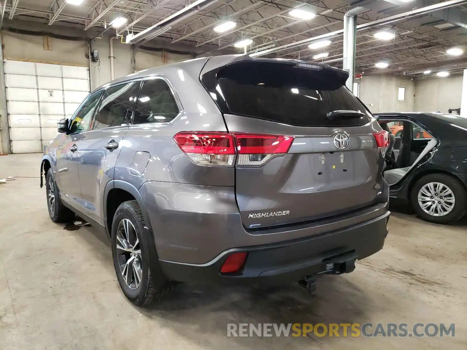 3 Photograph of a damaged car 5TDBZRFH0KS701637 TOYOTA HIGHLANDER 2019