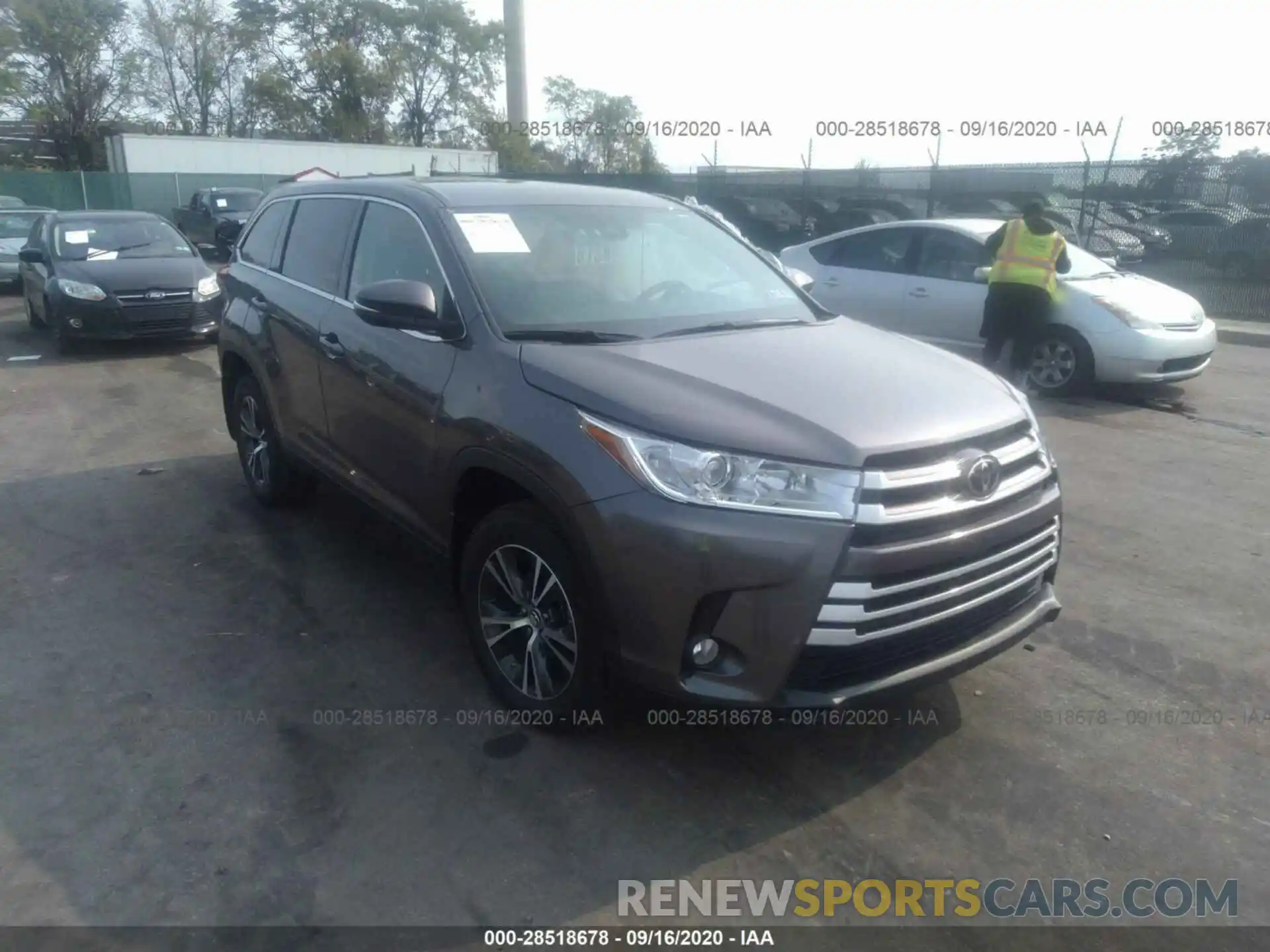 1 Photograph of a damaged car 5TDBZRFH0KS702450 TOYOTA HIGHLANDER 2019