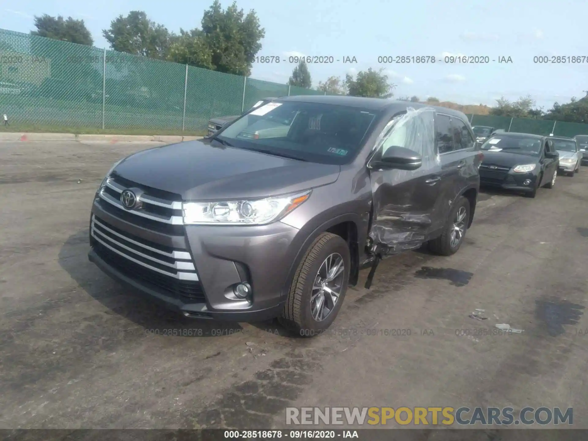 2 Photograph of a damaged car 5TDBZRFH0KS702450 TOYOTA HIGHLANDER 2019