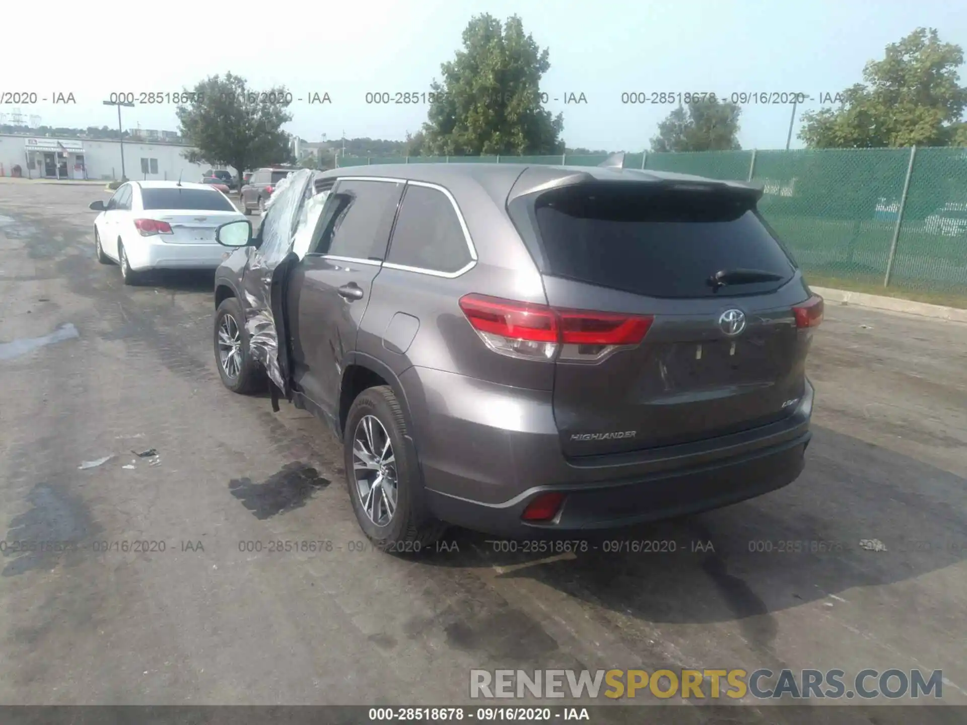 3 Photograph of a damaged car 5TDBZRFH0KS702450 TOYOTA HIGHLANDER 2019