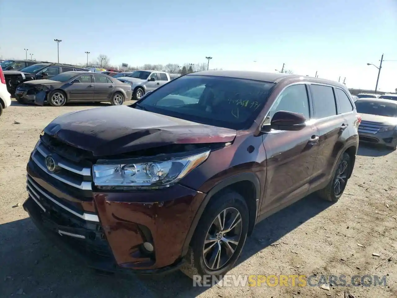 2 Photograph of a damaged car 5TDBZRFH0KS703338 TOYOTA HIGHLANDER 2019