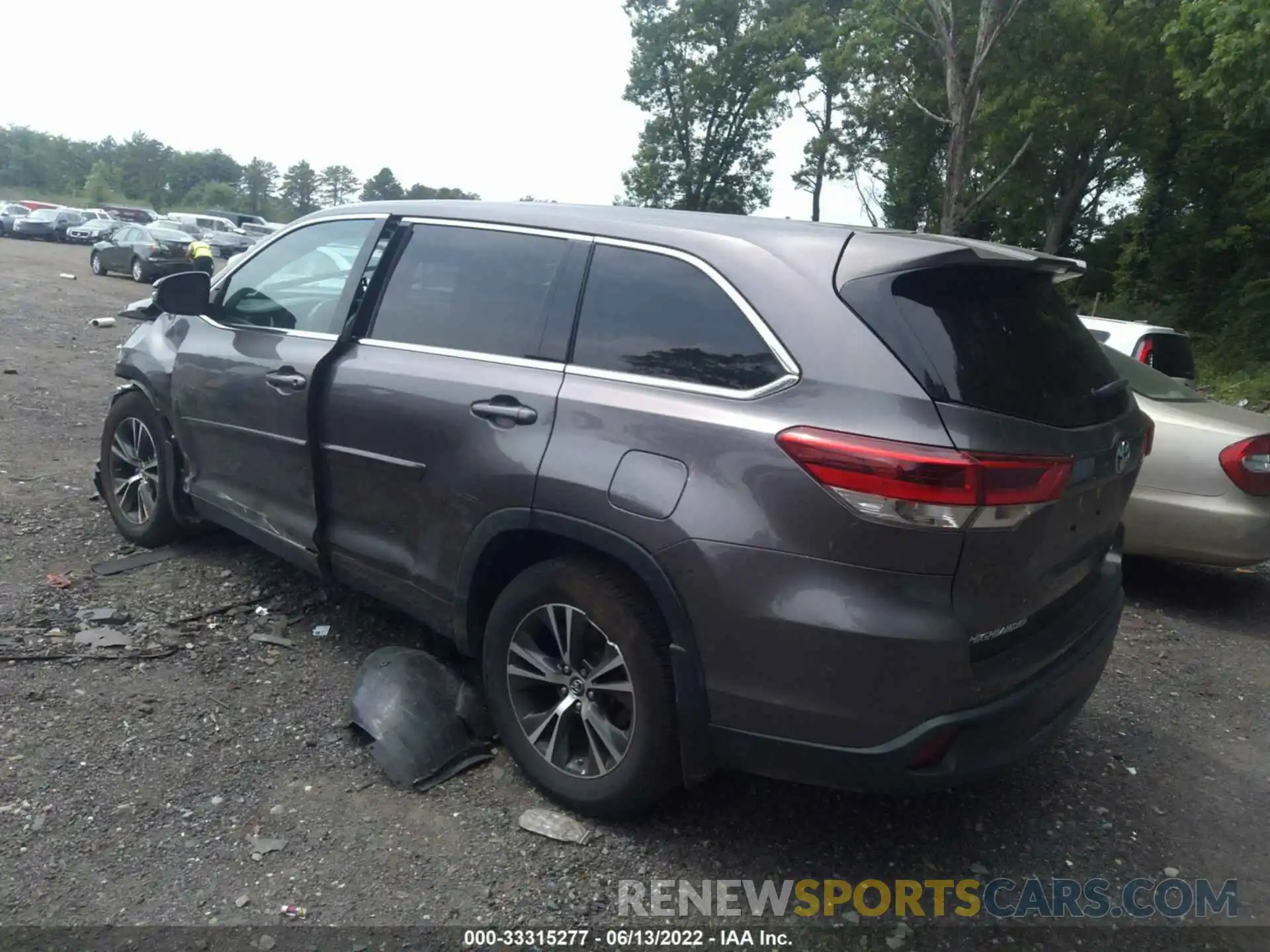 3 Photograph of a damaged car 5TDBZRFH0KS714016 TOYOTA HIGHLANDER 2019