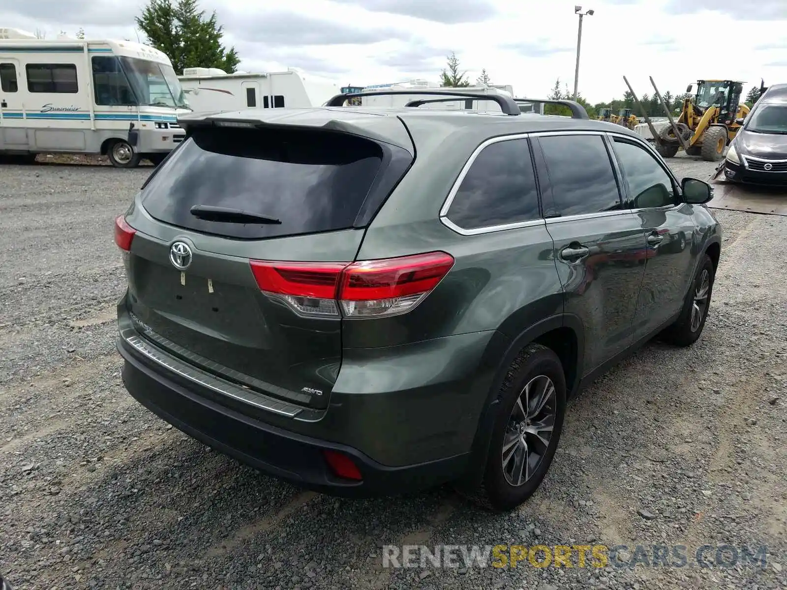 4 Photograph of a damaged car 5TDBZRFH0KS714811 TOYOTA HIGHLANDER 2019