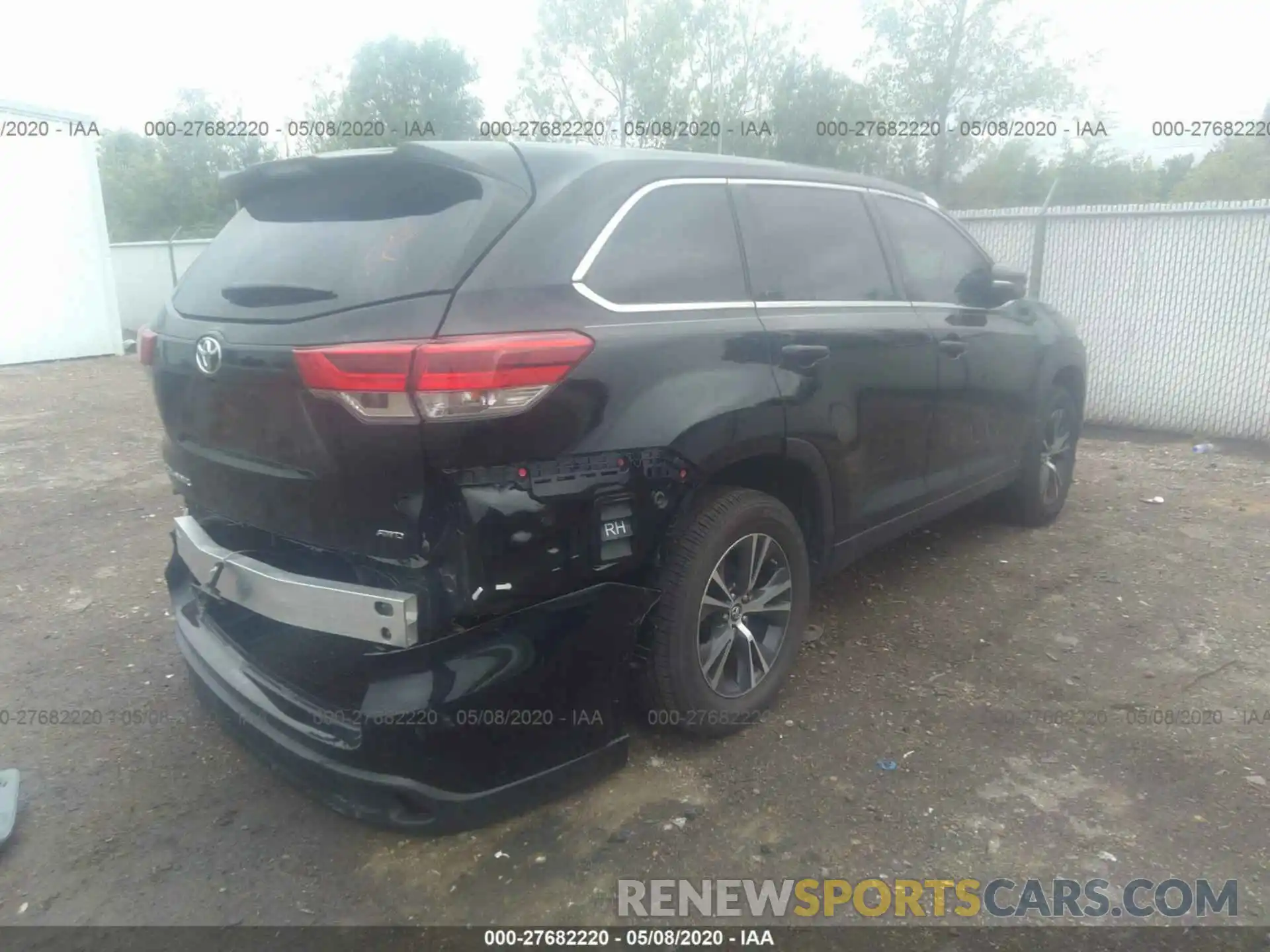 4 Photograph of a damaged car 5TDBZRFH0KS715201 TOYOTA HIGHLANDER 2019