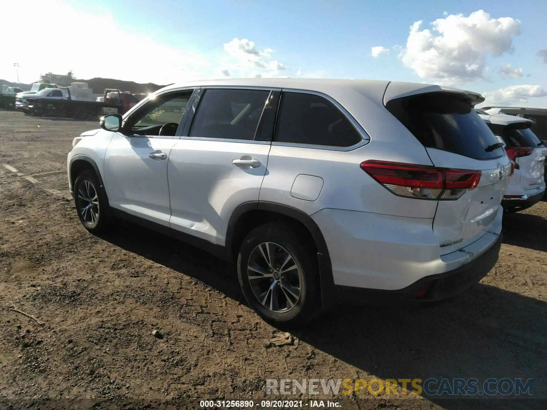 3 Photograph of a damaged car 5TDBZRFH0KS726716 TOYOTA HIGHLANDER 2019