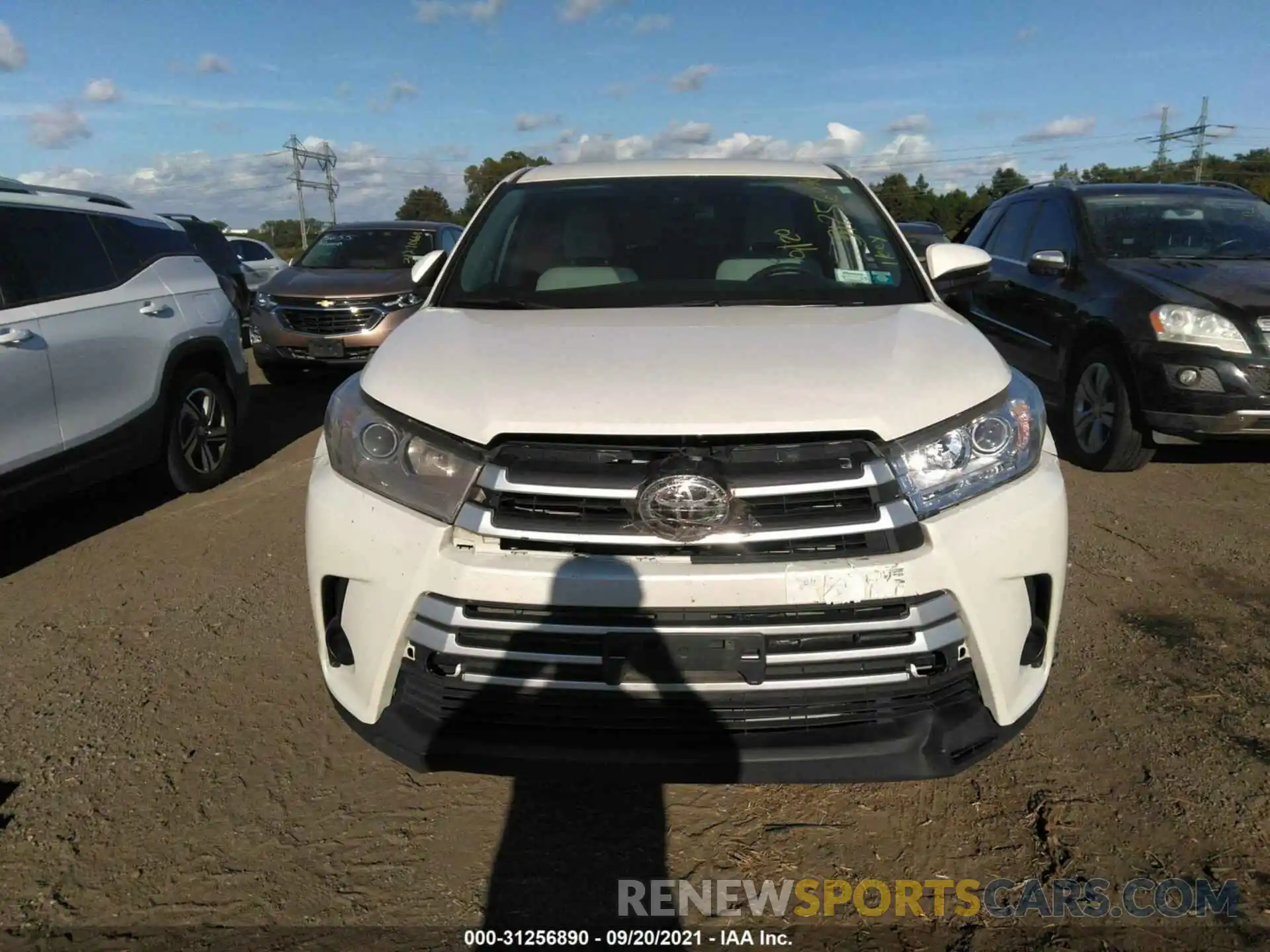 6 Photograph of a damaged car 5TDBZRFH0KS726716 TOYOTA HIGHLANDER 2019