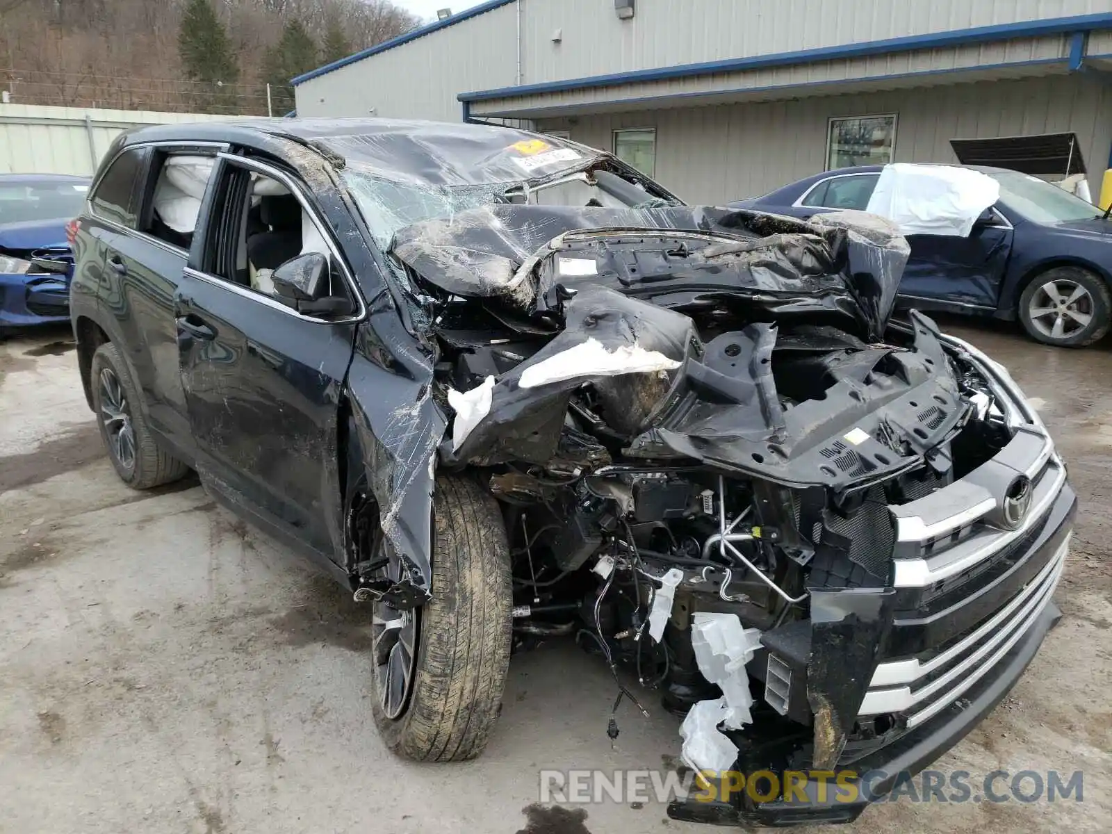 1 Photograph of a damaged car 5TDBZRFH0KS728465 TOYOTA HIGHLANDER 2019