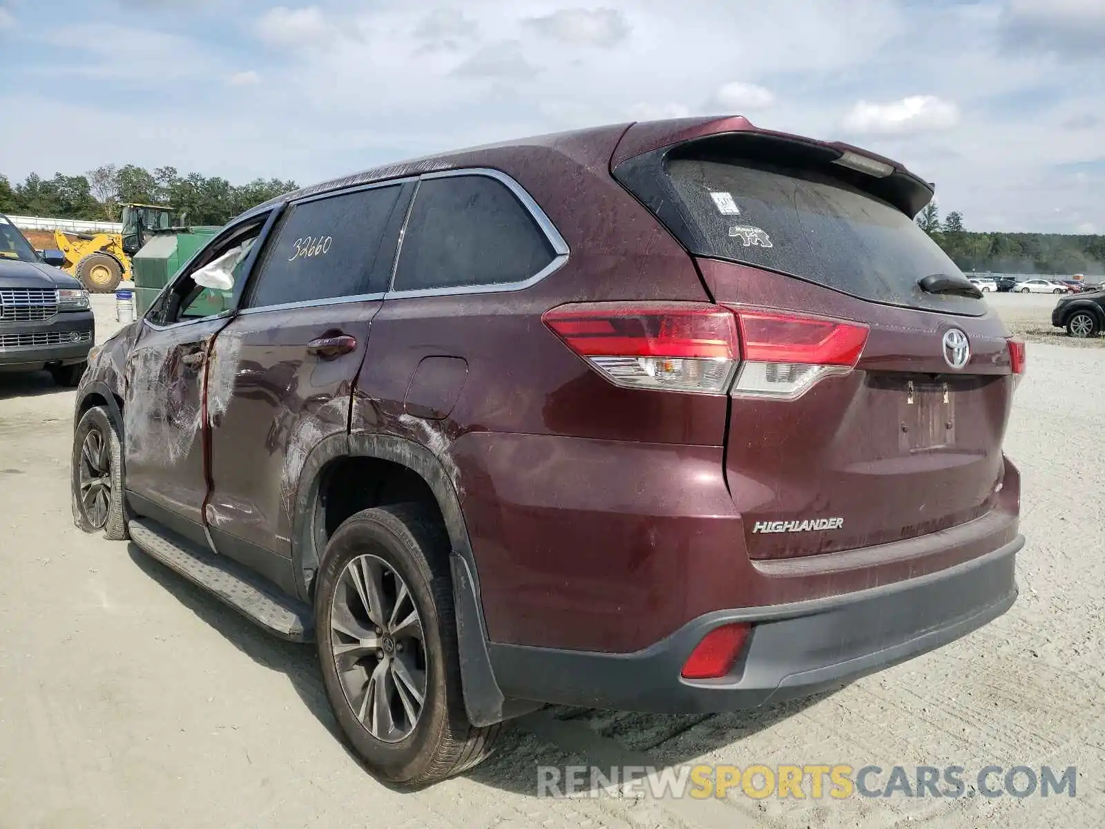 3 Photograph of a damaged car 5TDBZRFH0KS733908 TOYOTA HIGHLANDER 2019