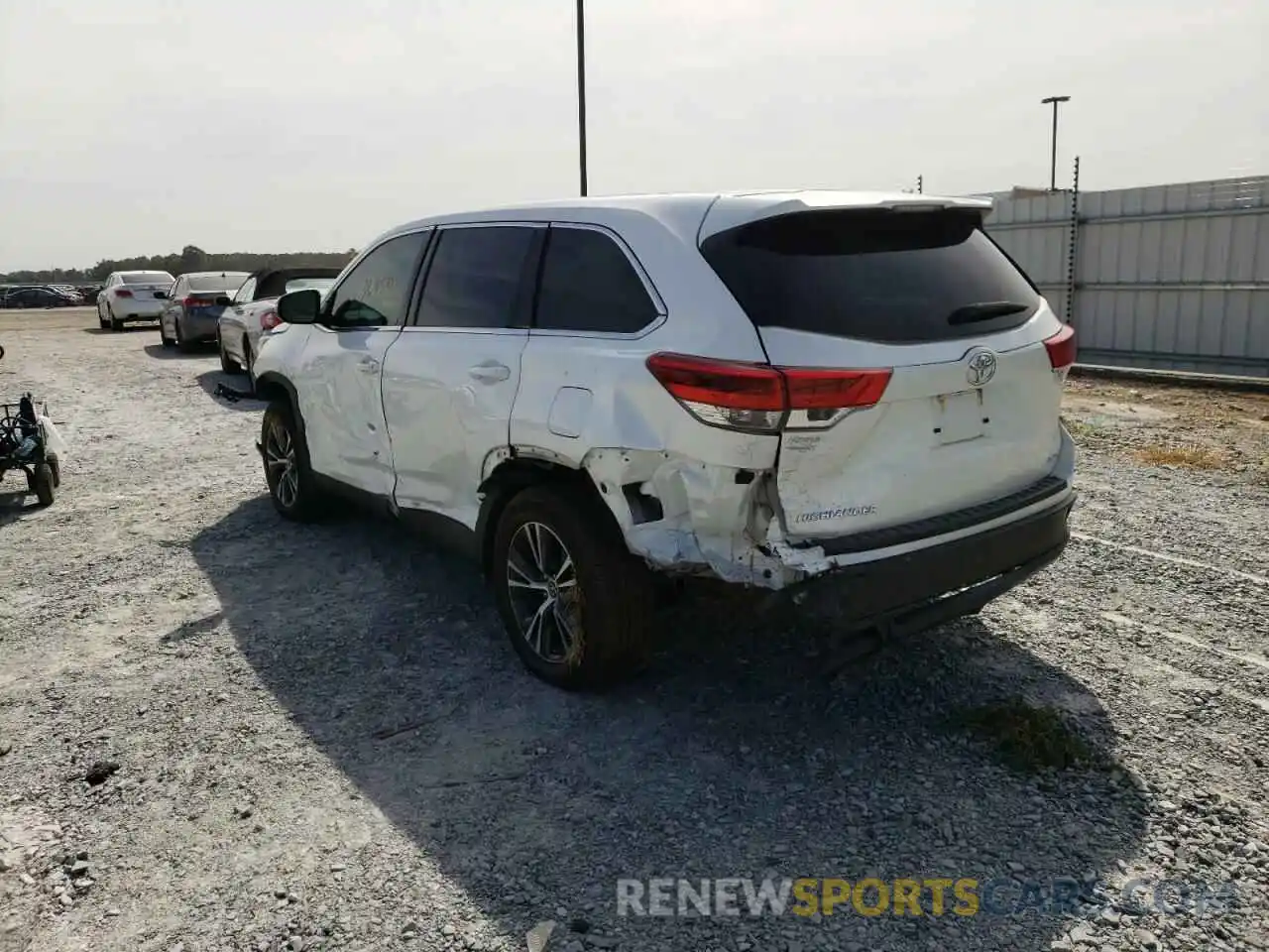 3 Photograph of a damaged car 5TDBZRFH0KS738154 TOYOTA HIGHLANDER 2019