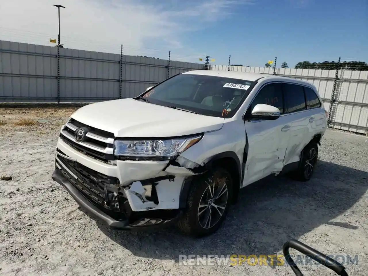 9 Photograph of a damaged car 5TDBZRFH0KS738154 TOYOTA HIGHLANDER 2019