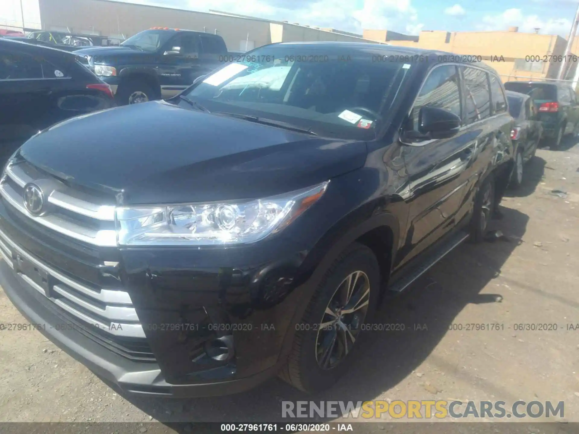 2 Фотография поврежденного автомобиля 5TDBZRFH0KS738672 TOYOTA HIGHLANDER 2019