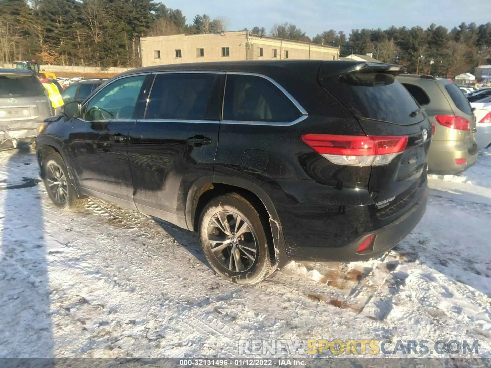 3 Photograph of a damaged car 5TDBZRFH0KS741927 TOYOTA HIGHLANDER 2019