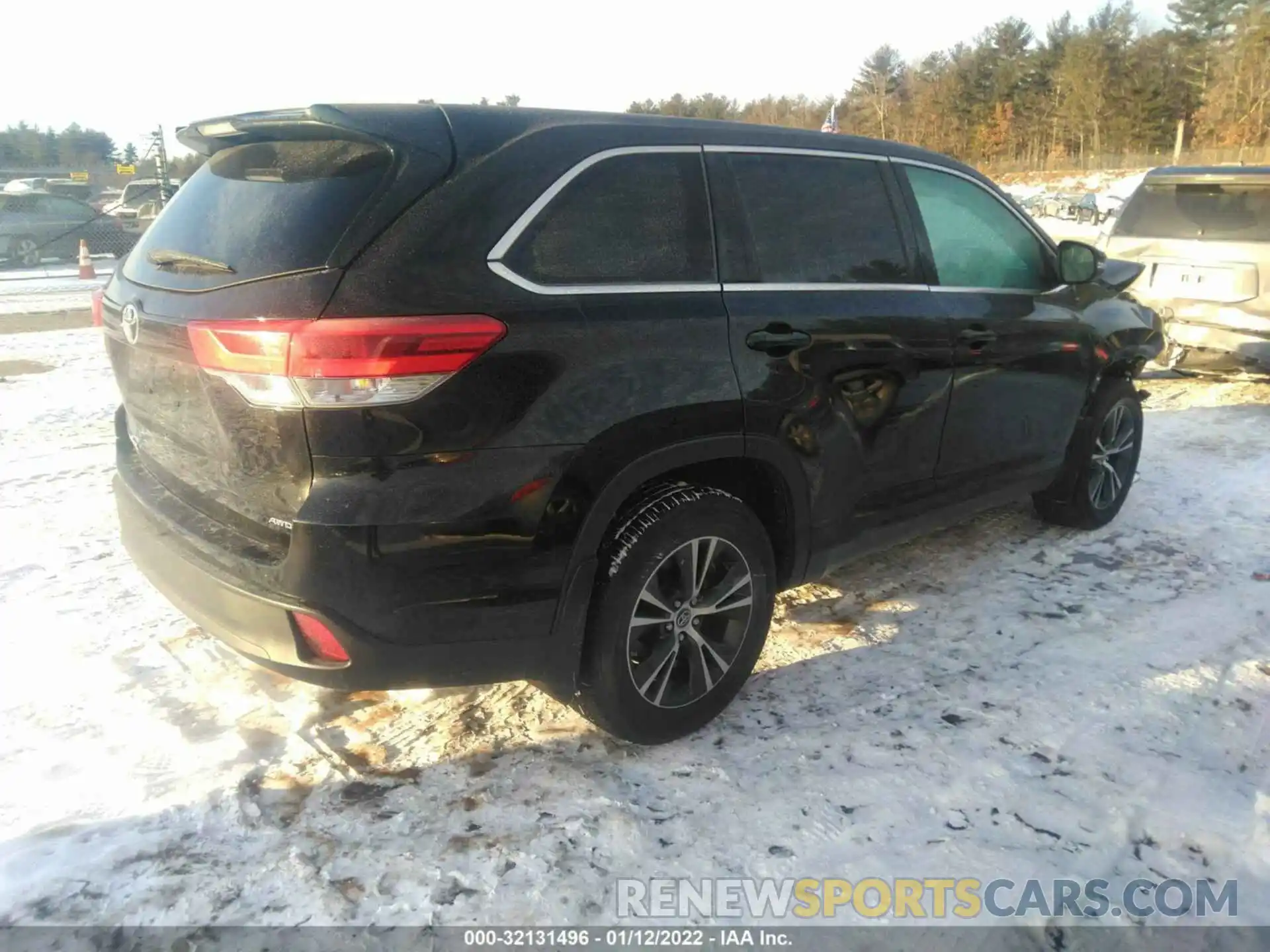 4 Photograph of a damaged car 5TDBZRFH0KS741927 TOYOTA HIGHLANDER 2019