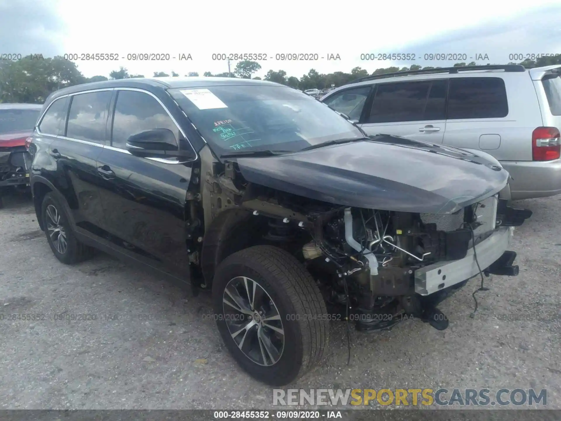 1 Photograph of a damaged car 5TDBZRFH0KS746612 TOYOTA HIGHLANDER 2019