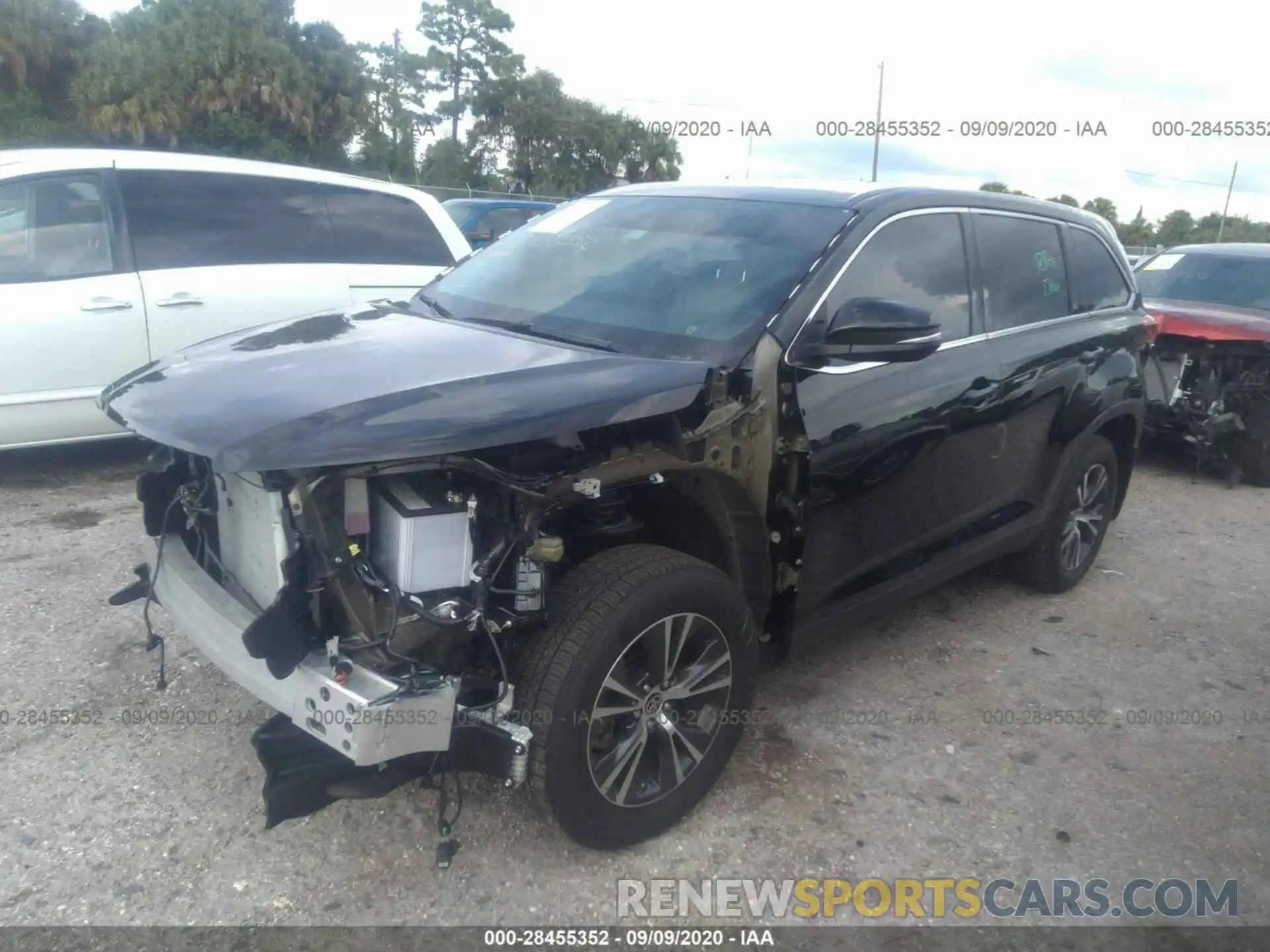 2 Photograph of a damaged car 5TDBZRFH0KS746612 TOYOTA HIGHLANDER 2019