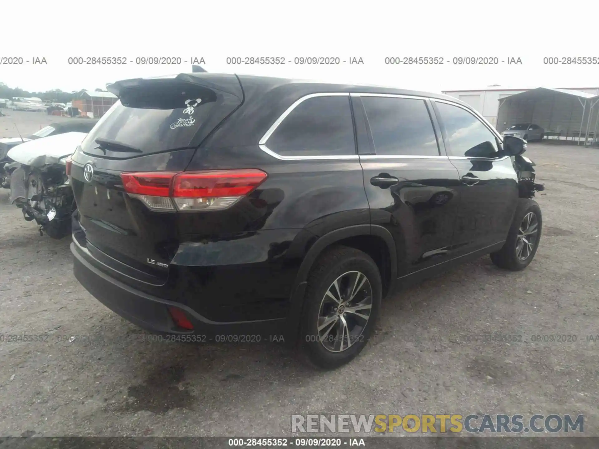 4 Photograph of a damaged car 5TDBZRFH0KS746612 TOYOTA HIGHLANDER 2019