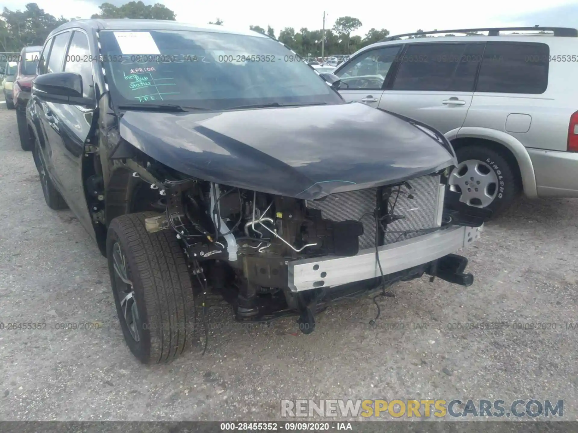 6 Photograph of a damaged car 5TDBZRFH0KS746612 TOYOTA HIGHLANDER 2019