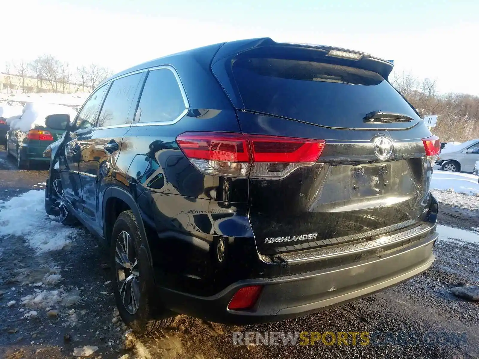 3 Photograph of a damaged car 5TDBZRFH0KS923479 TOYOTA HIGHLANDER 2019