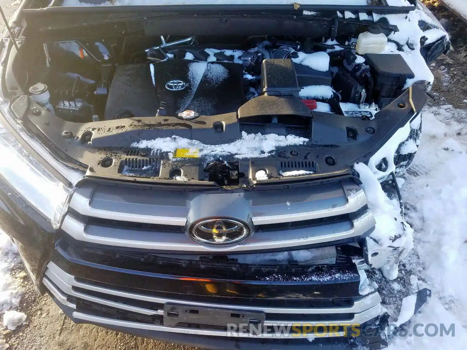 7 Photograph of a damaged car 5TDBZRFH0KS923479 TOYOTA HIGHLANDER 2019