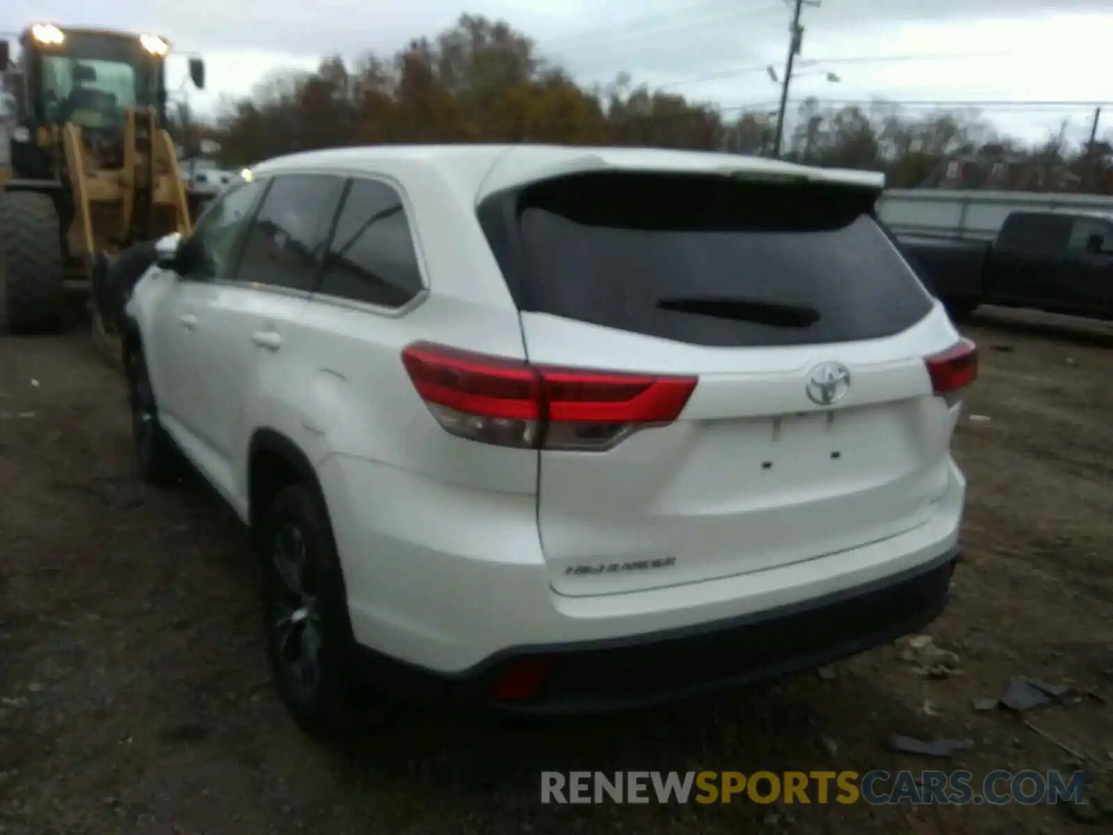 3 Photograph of a damaged car 5TDBZRFH0KS924390 TOYOTA HIGHLANDER 2019