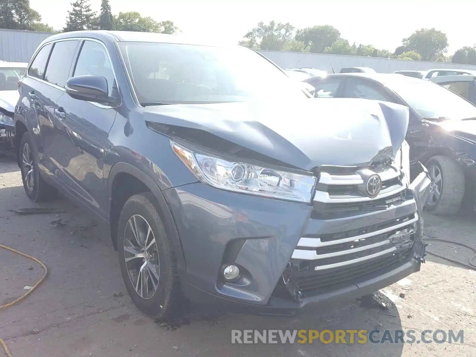 1 Photograph of a damaged car 5TDBZRFH0KS927306 TOYOTA HIGHLANDER 2019