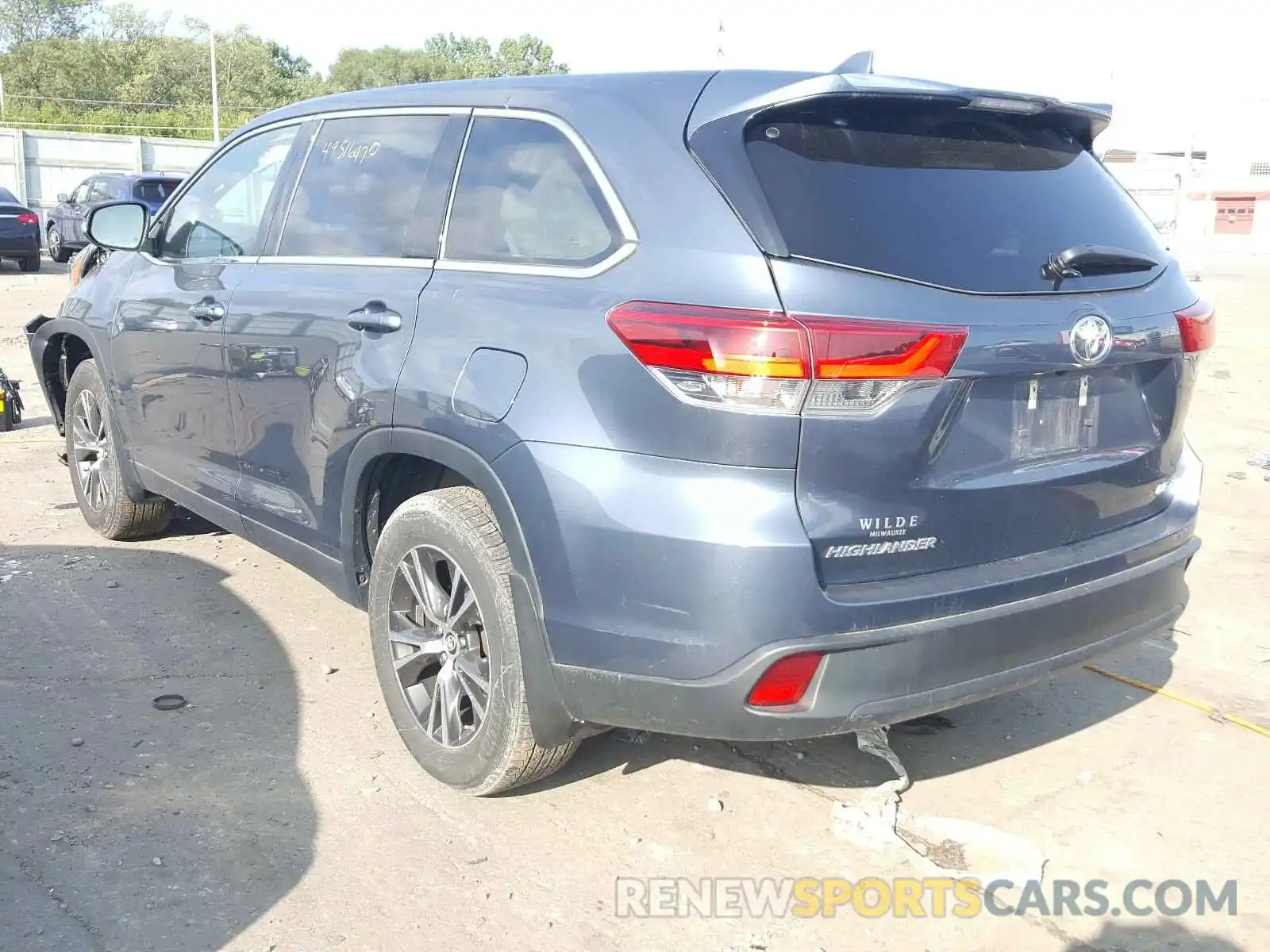 3 Photograph of a damaged car 5TDBZRFH0KS927306 TOYOTA HIGHLANDER 2019