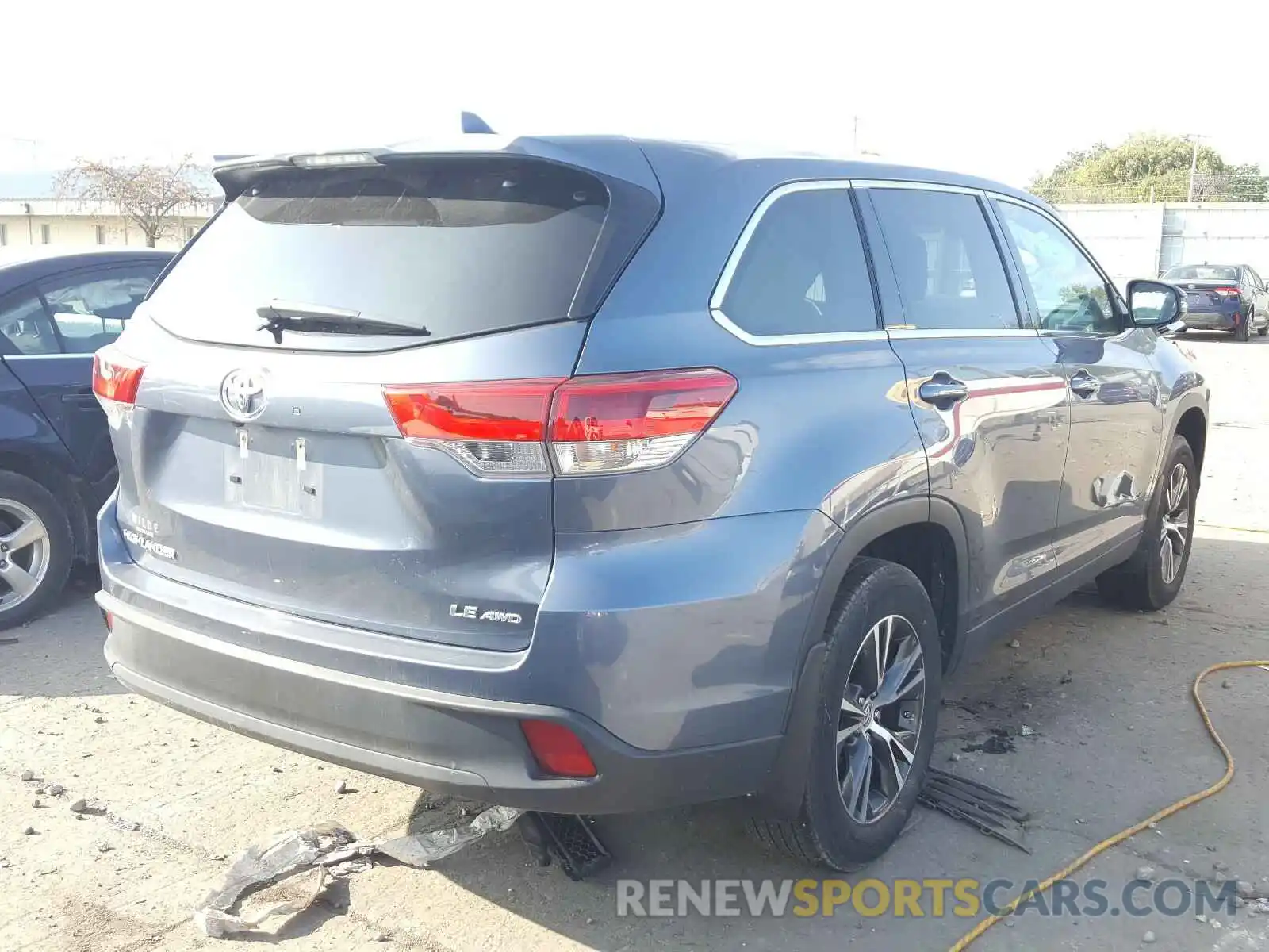 4 Photograph of a damaged car 5TDBZRFH0KS927306 TOYOTA HIGHLANDER 2019