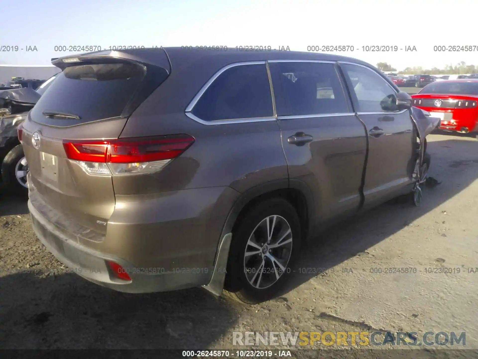 4 Photograph of a damaged car 5TDBZRFH0KS942923 TOYOTA HIGHLANDER 2019