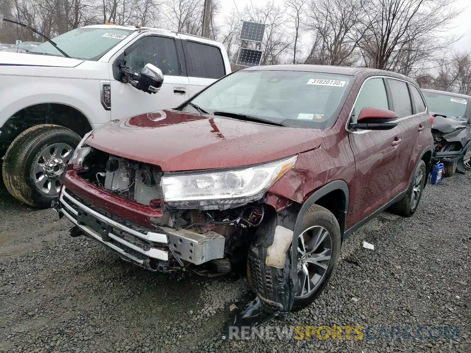 2 Photograph of a damaged car 5TDBZRFH0KS943800 TOYOTA HIGHLANDER 2019